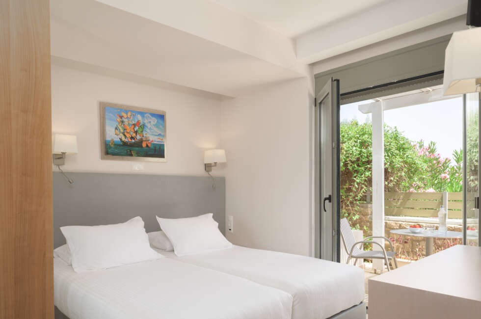 Twin bedroom over looking the gardens.