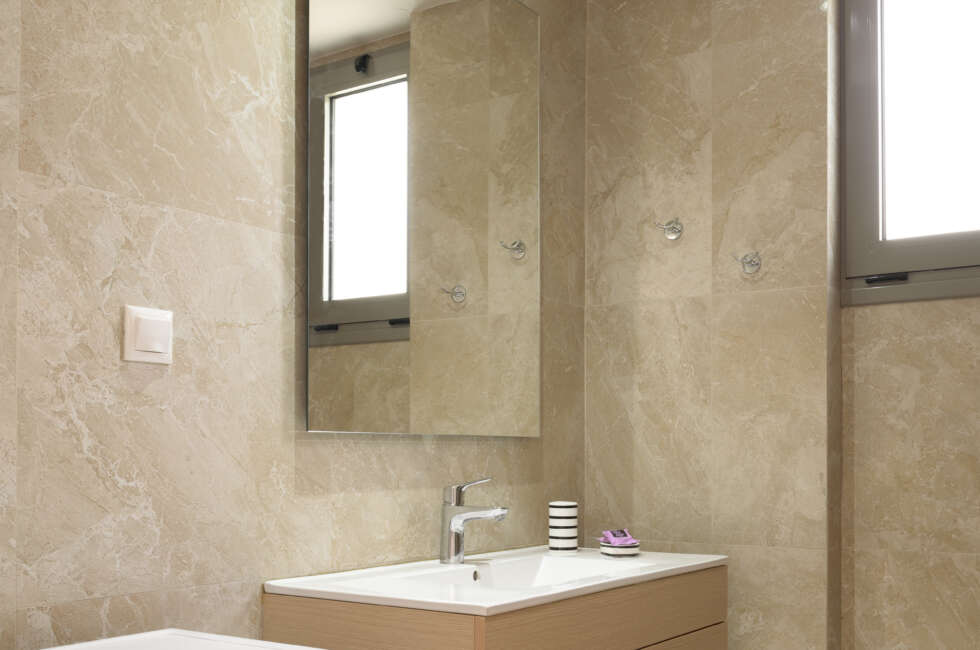 The bathroom features a washing machine.