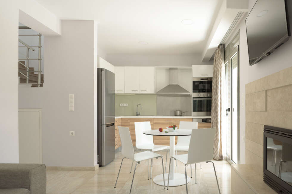 The well-equipped sociable kitchen.