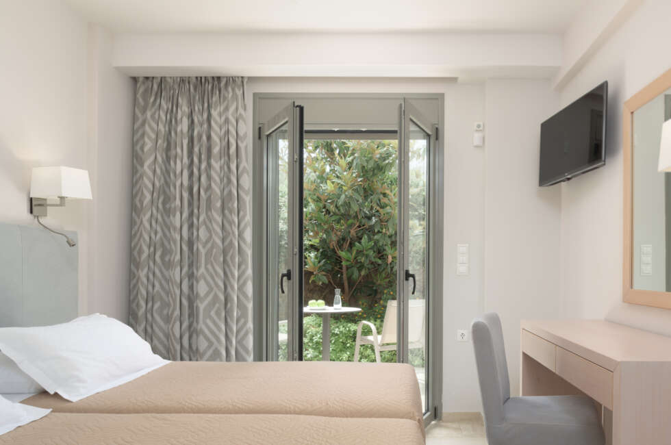 Twin Bedroom with Garden views.
