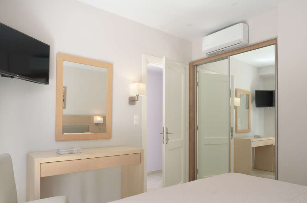 Welcoming bedroom features.